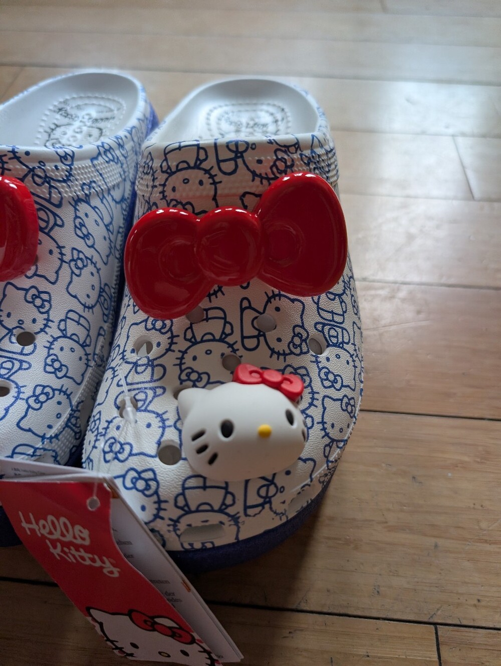Crocs x Hello Kitty Siren Clog Women's 7 Blue White Glitter 50th Anniversary - Picture 4 of 6